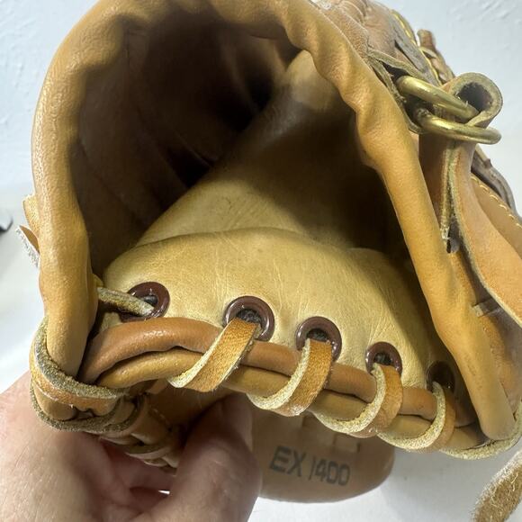 Easton EX1400 Competitor Series 13.5” Baseball Softball Glove RHT Hand Throw - Picture 9 of 11
